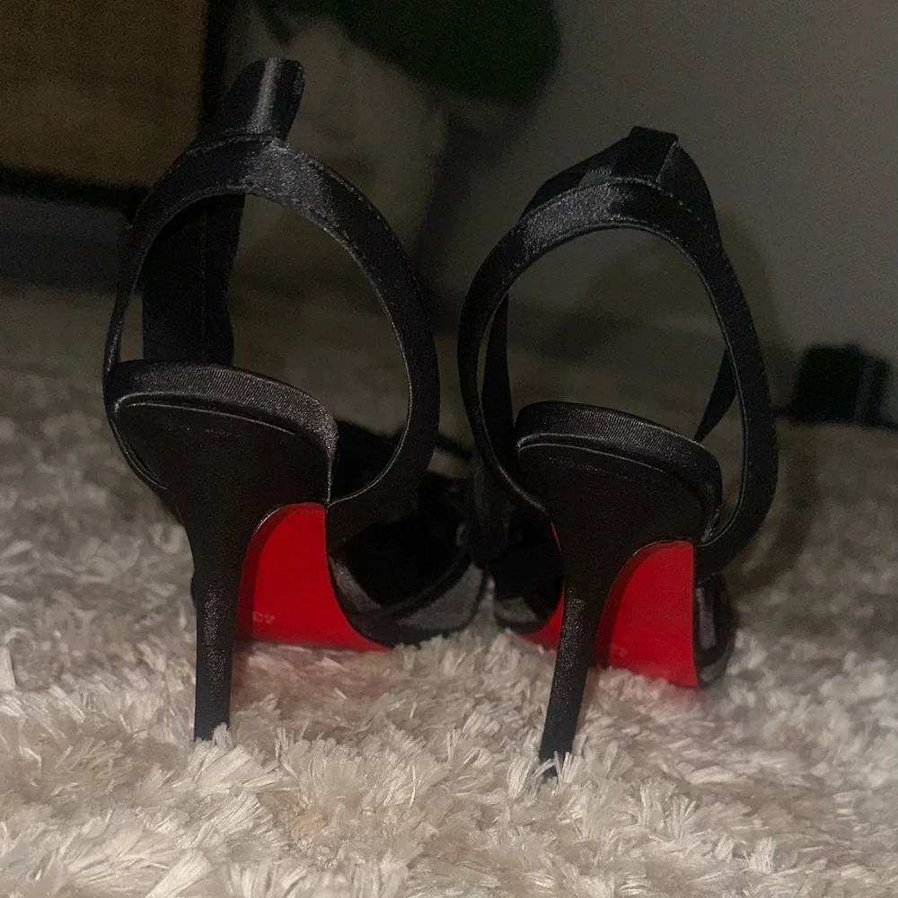 Elegant Black Satin Women's Shoes - Picture 4 of 5